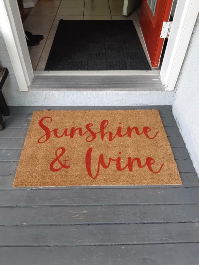 Sunshine And Wine Loft Hotel Penticton Eksteriør billede